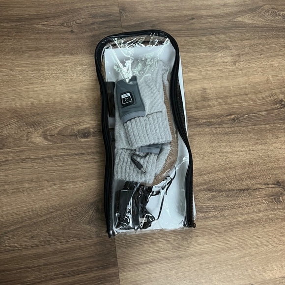 EUC Sharper Image Rechargeable Heated Gray Slipper Socks Sz S/M - Picture 3 of 10